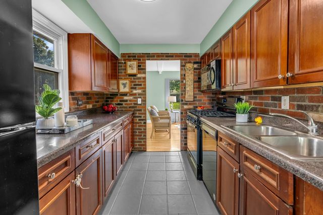 727 SKYLINE Drive, Barrington, IL 60010
