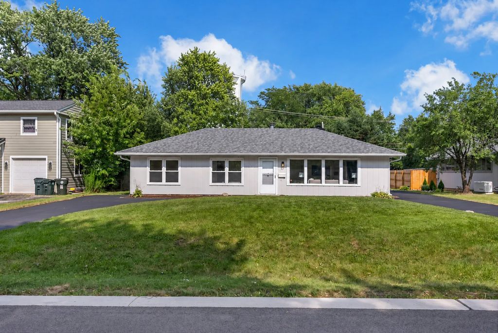 727 SKYLINE Drive, Barrington, IL 60010