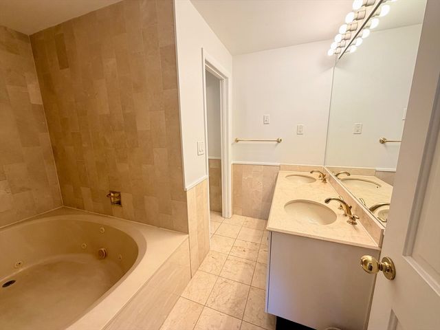 1001 Marina Dr 705, Quincy, MA 02171