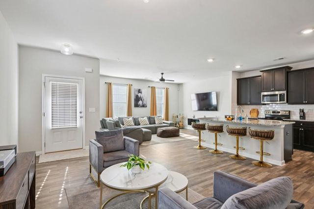 1300 Sweetbriar Circle, Atlanta, GA 30344