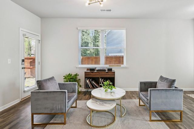 1300 Sweetbriar Circle, Atlanta, GA 30344