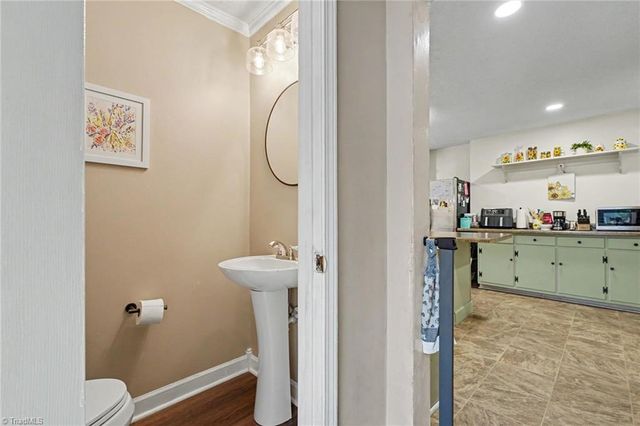 808 Barnes Street, Reidsville, NC 27320