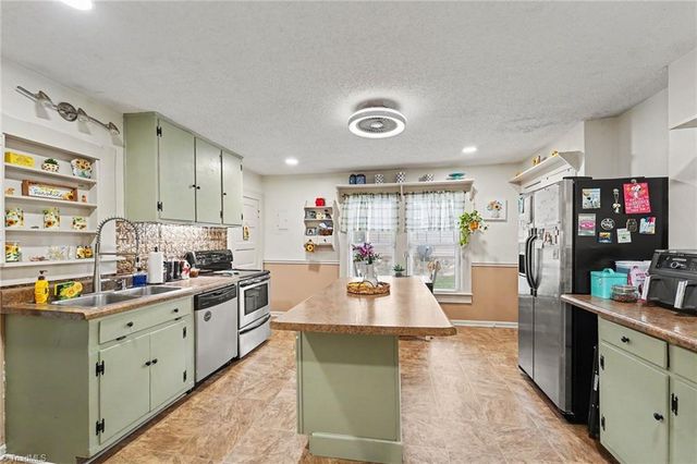 808 Barnes Street, Reidsville, NC 27320