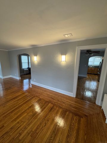 114 Kneeland Road, New Haven, CT 06512