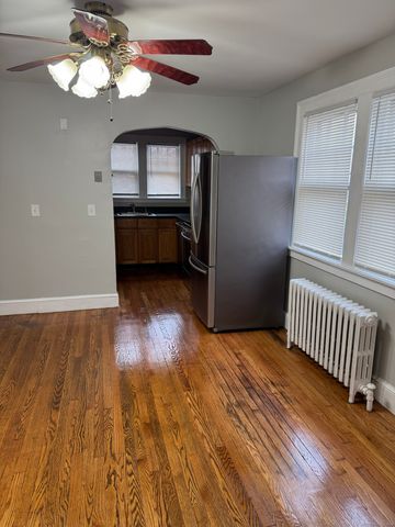 114 Kneeland Road, New Haven, CT 06512