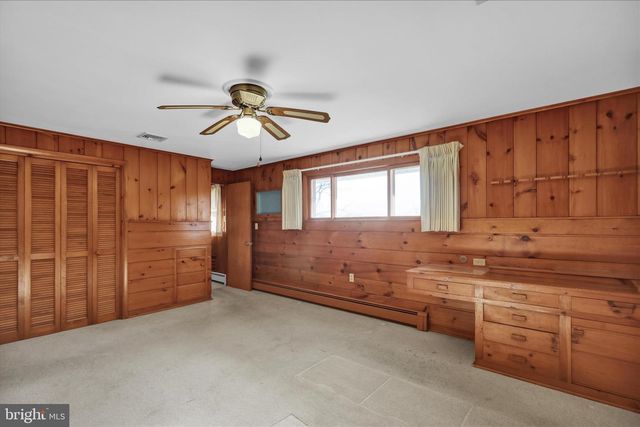 2460 HONEYSUCKLE LN, Lancaster, PA 17603