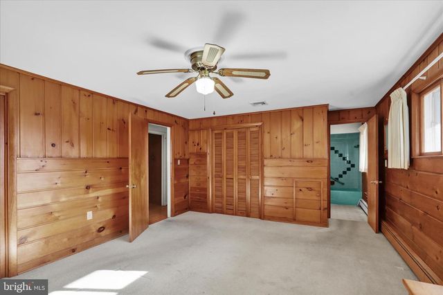 2460 HONEYSUCKLE LN, Lancaster, PA 17603