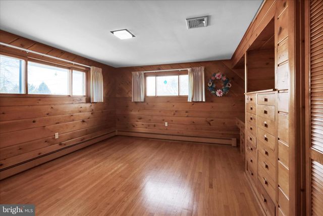 2460 HONEYSUCKLE LN, Lancaster, PA 17603