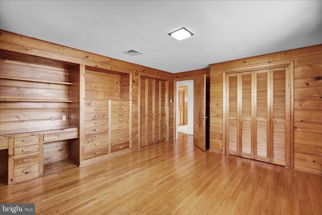 2460 HONEYSUCKLE LN, Lancaster, PA 17603