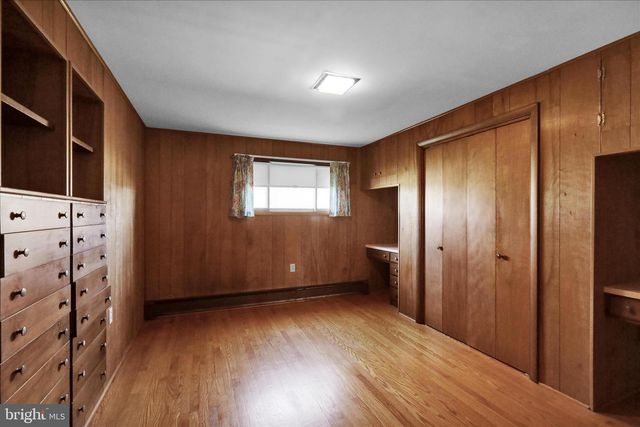 2460 HONEYSUCKLE LN, Lancaster, PA 17603