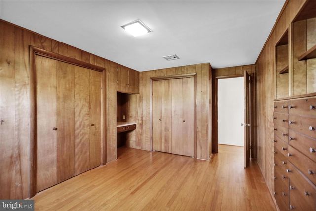 2460 HONEYSUCKLE LN, Lancaster, PA 17603
