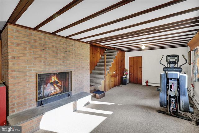 2460 HONEYSUCKLE LN, Lancaster, PA 17603
