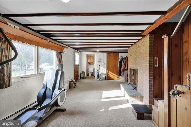 2460 HONEYSUCKLE LN, Lancaster, PA 17603