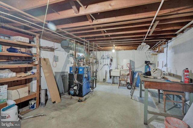 2460 HONEYSUCKLE LN, Lancaster, PA 17603