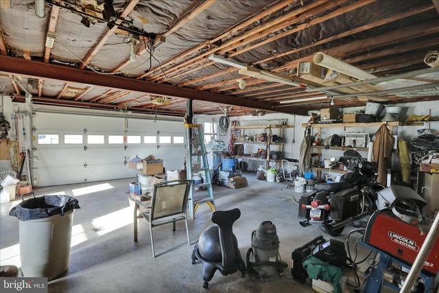 2460 HONEYSUCKLE LN, Lancaster, PA 17603