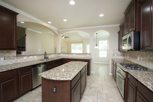 162 Hearthshire Cir, The Woodlands, TX 77354