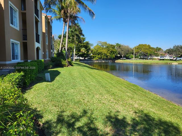 8070 N Nob Hill Rd 208, Tamarac, FL 33321