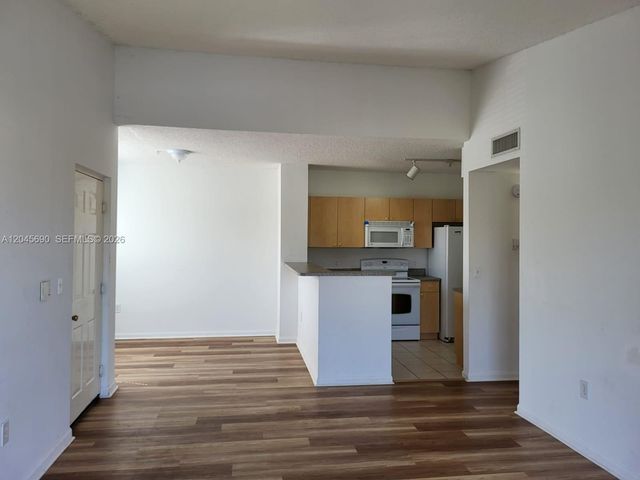 8070 N Nob Hill Rd 208, Tamarac, FL 33321