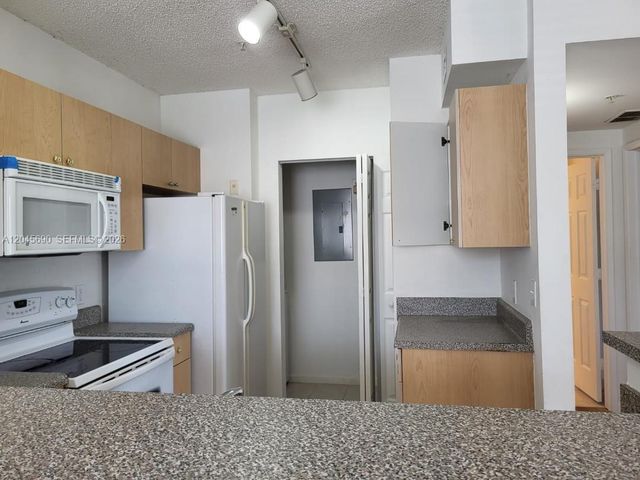 8070 N Nob Hill Rd 208, Tamarac, FL 33321