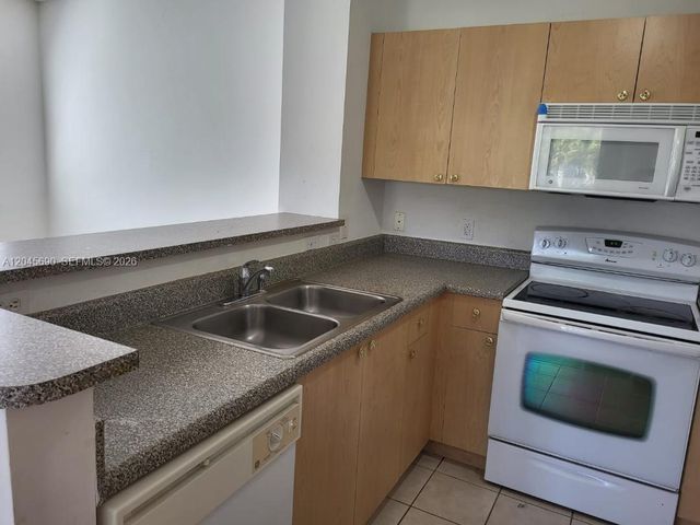 8070 N Nob Hill Rd 208, Tamarac, FL 33321