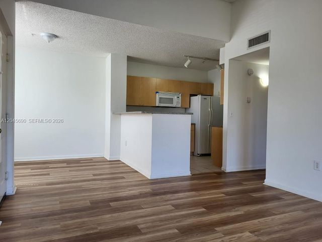8070 N Nob Hill Rd 208, Tamarac, FL 33321