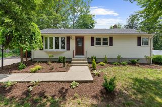 23 Pennfield St, Springfield, MA 01129