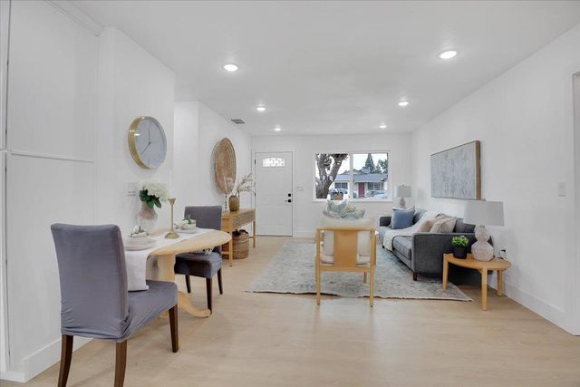 1953 Glenmore Dr, Olivehurst, CA 95961