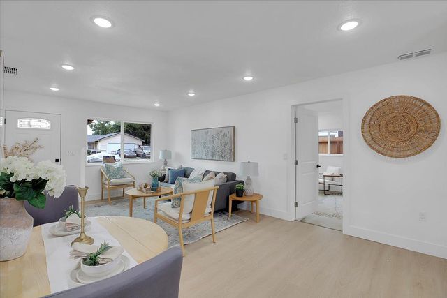 1953 Glenmore Dr, Olivehurst, CA 95961