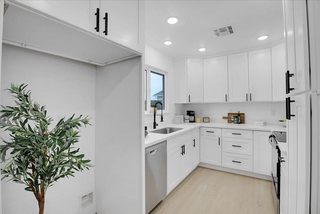 1953 Glenmore Dr, Olivehurst, CA 95961