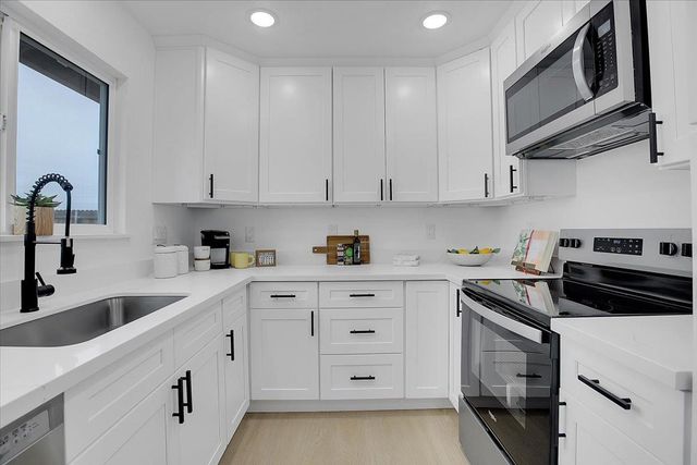 1953 Glenmore Dr, Olivehurst, CA 95961