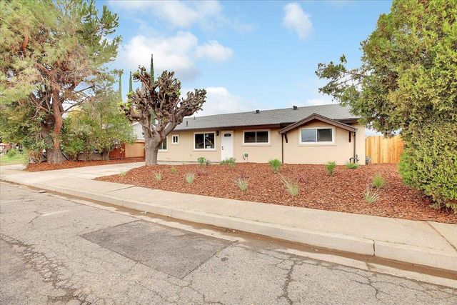 1953 Glenmore Dr, Olivehurst, CA 95961