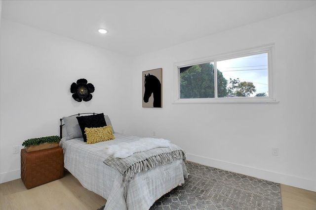 1953 Glenmore Dr, Olivehurst, CA 95961