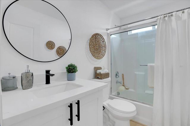 1953 Glenmore Dr, Olivehurst, CA 95961