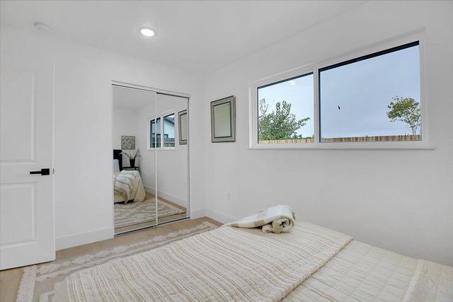 1953 Glenmore Dr, Olivehurst, CA 95961