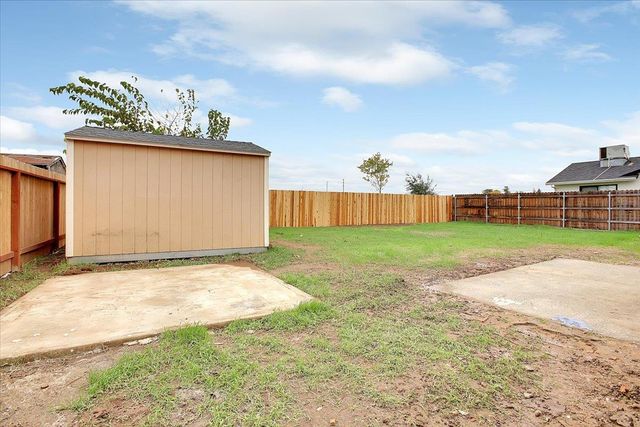 1953 Glenmore Dr, Olivehurst, CA 95961