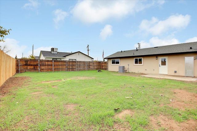 1953 Glenmore Dr, Olivehurst, CA 95961