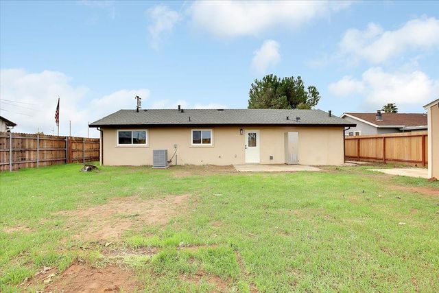 1953 Glenmore Dr, Olivehurst, CA 95961