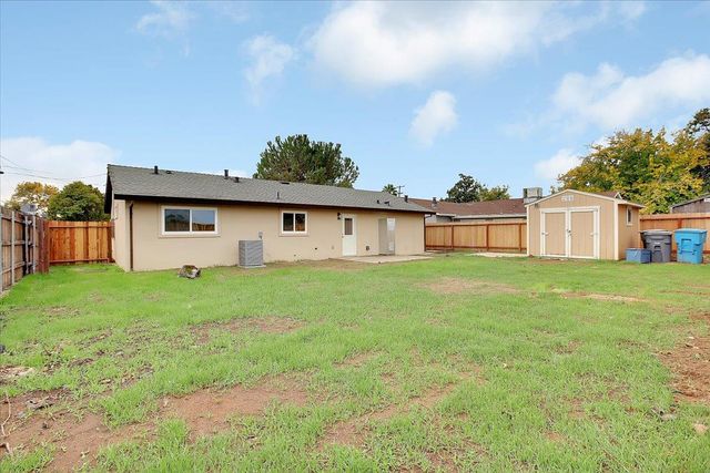 1953 Glenmore Dr, Olivehurst, CA 95961