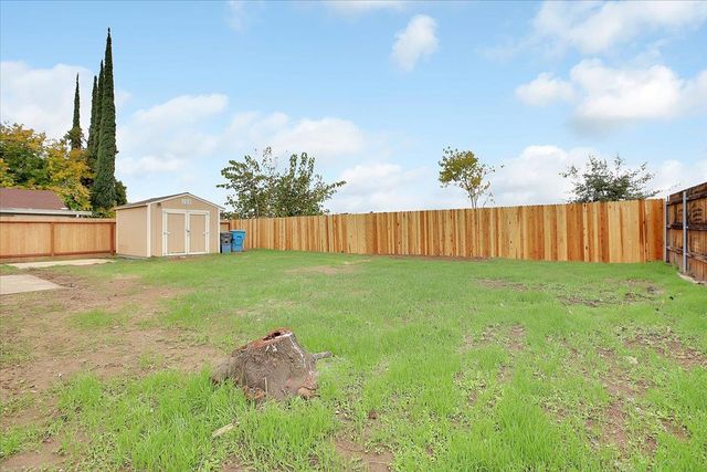 1953 Glenmore Dr, Olivehurst, CA 95961