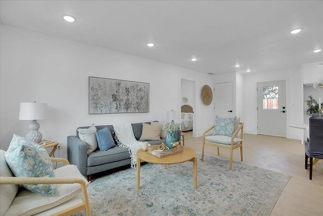 1953 Glenmore Dr, Olivehurst, CA 95961