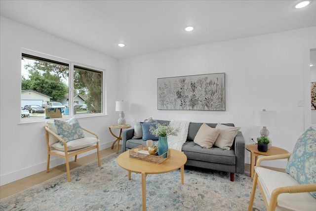 1953 Glenmore Dr, Olivehurst, CA 95961