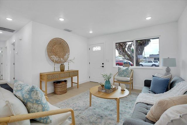 1953 Glenmore Dr, Olivehurst, CA 95961