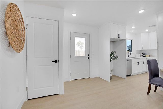 1953 Glenmore Dr, Olivehurst, CA 95961