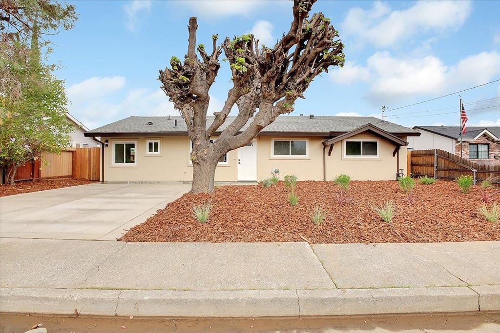 1953 Glenmore Dr, Olivehurst, CA 95961