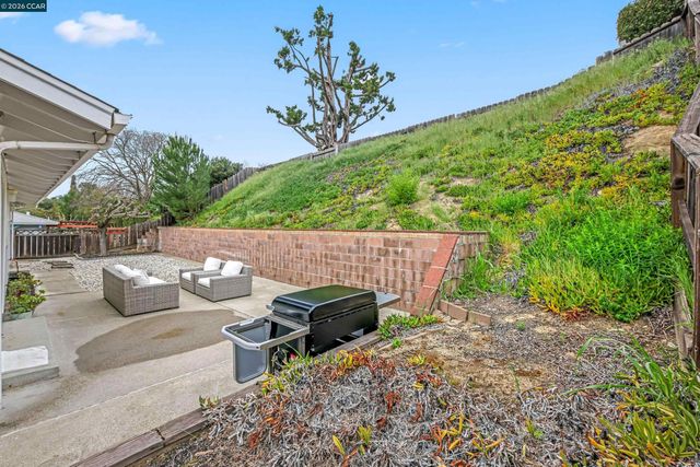 274 Fernwood Dr, Pleasant Hill, CA 94523