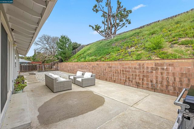 274 Fernwood Dr, Pleasant Hill, CA 94523