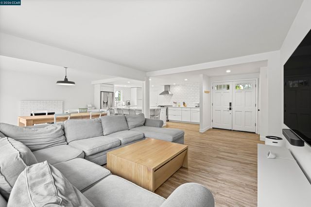 274 Fernwood Dr, Pleasant Hill, CA 94523