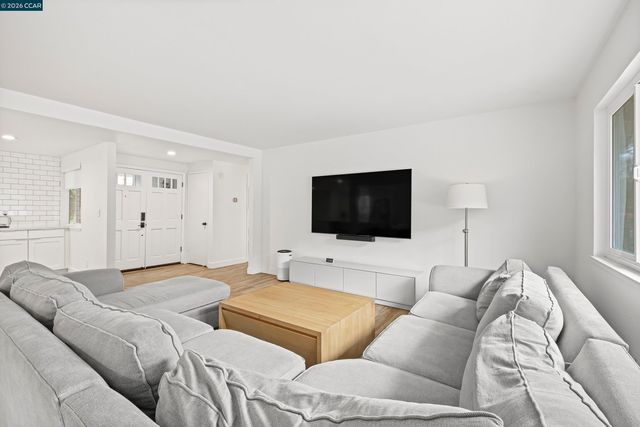 274 Fernwood Dr, Pleasant Hill, CA 94523