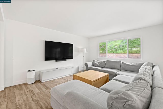 274 Fernwood Dr, Pleasant Hill, CA 94523