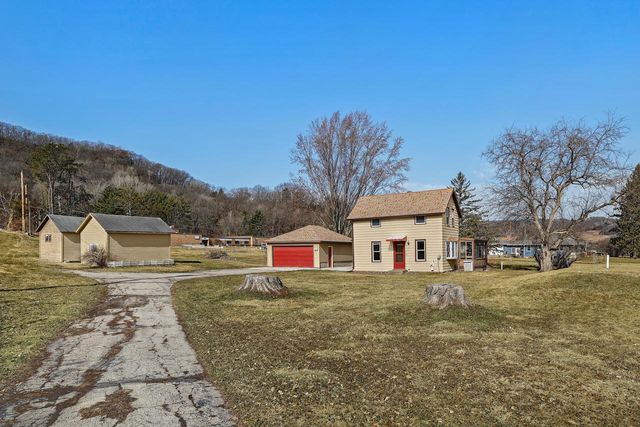 1240 Browns LANE, Dakota, MN 55925